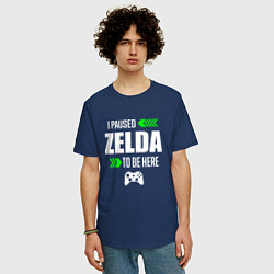 Футболка оверсайз мужская I Paused Zelda To Be Here с зелеными стрелками, цвет: тёмно-синий — фото 2