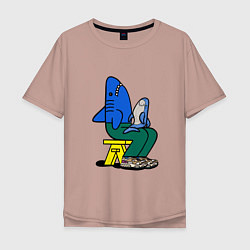 Мужская футболка оверсайз Акула сидит на стуле