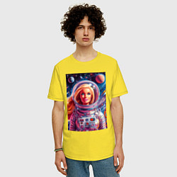 Футболка оверсайз мужская Красавица Барби в космосе - нейросеть, цвет: желтый — фото 2