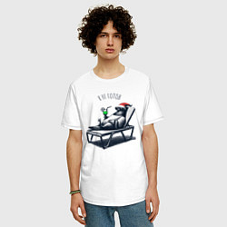 Футболка оверсайз мужская Голубь с коктейлем на лежаке к нг готов, цвет: белый — фото 2