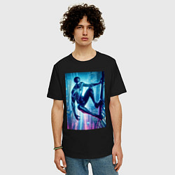 Футболка оверсайз мужская Чувак-паук висит на стене небоскрёба, цвет: черный — фото 2