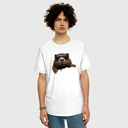 Футболка оверсайз мужская Выглядывающая капибара в очках, цвет: белый — фото 2