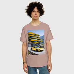 Футболка оверсайз мужская Желтый суперкар у дома, цвет: пыльно-розовый — фото 2