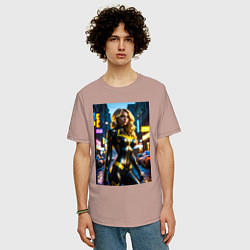 Футболка оверсайз мужская Черная Канарейка на улице города, цвет: пыльно-розовый — фото 2