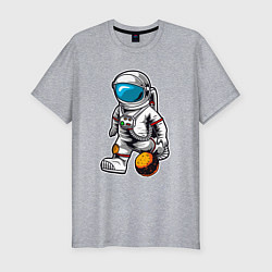 Мужская slim-футболка Космонавт играет планетой