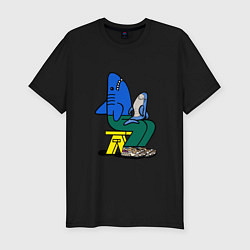 Мужская slim-футболка Акула сидит на стуле