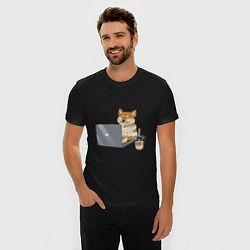 Футболка slim-fit Собака Сиба ину печатает на ноутбуке с кофе, цвет: черный — фото 2
