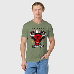 Футболка хлопковая мужская Chicago Bulls est. 1966, цвет: авокадо — фото 2