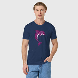 Футболка хлопковая мужская Дельфин розовый, цвет: тёмно-синий — фото 2