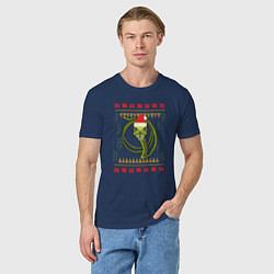 Футболка хлопковая мужская Рождественский свитер Скептическая змея, цвет: тёмно-синий — фото 2
