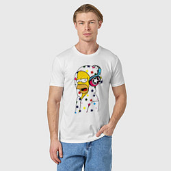 Футболка хлопковая мужская Гомер Симпсон в звёздном балахоне и в наушниках, цвет: белый — фото 2