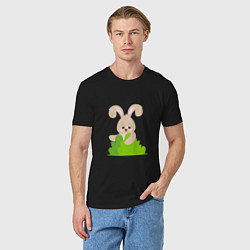 Футболка хлопковая мужская Кролик в лесу, цвет: черный — фото 2