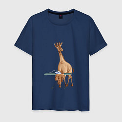 Футболка хлопковая мужская Жираф гладит утюгом одежду, цвет: тёмно-синий