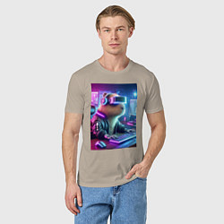 Футболка хлопковая мужская Капибара игроман - неоновое свечение, цвет: миндальный — фото 2