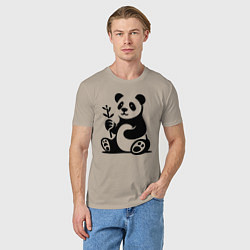 Футболка хлопковая мужская Сидящая панда с бамбуком в лапе, цвет: миндальный — фото 2