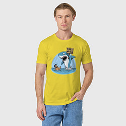 Футболка хлопковая мужская Free hugs - shark, цвет: желтый — фото 2