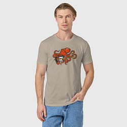 Футболка хлопковая мужская Осьминог гитарист, цвет: миндальный — фото 2