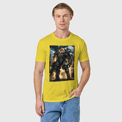 Футболка хлопковая мужская Девушка управляет огромным стальным мехом, цвет: желтый — фото 2