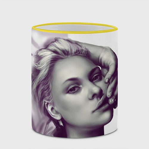 Кружка цветная Scarlett Johansson / 3D-Желтый кант – фото 2