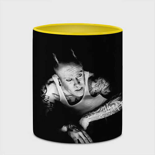 Кружка цветная Кейт Флинт / 3D-Белый + желтый – фото 2