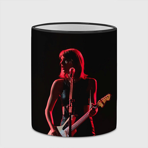 Кружка цветная Тейлор на концерте / 3D-Черный кант – фото 2