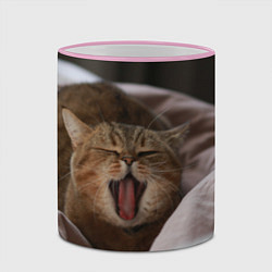 Кружка 3D Зевающий кот на кровати, цвет: 3D-розовый кант — фото 2