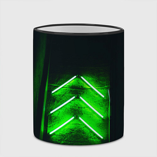 Кружка цветная Неоновые зелёные стрелки во тьме / 3D-Черный кант – фото 2