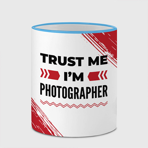 Кружка цветная Trust me Im photographer white / 3D-Небесно-голубой кант – фото 2