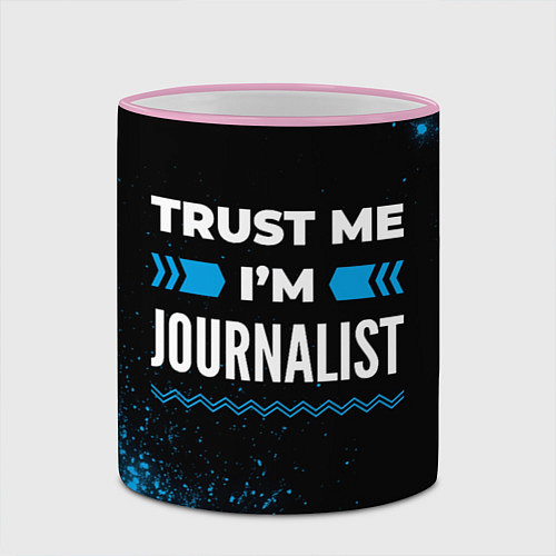 Кружка цветная Trust me Im journalist dark / 3D-Розовый кант – фото 2