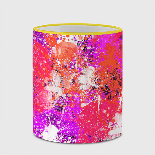 Кружка цветная Разбрызганная красная краска - темный фон / 3D-Желтый кант – фото 2