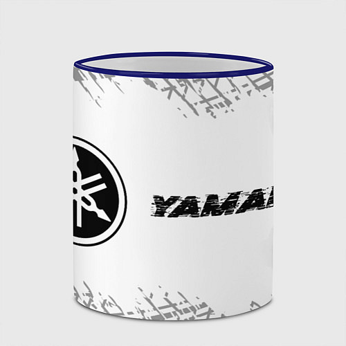 Кружка цветная Yamaha speed на светлом фоне со следами шин: надпи / 3D-Синий кант – фото 2