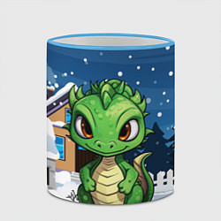 Кружка 3D Маленький зеленый новогодний дракон на фоне снега, цвет: 3D-небесно-голубой кант — фото 2