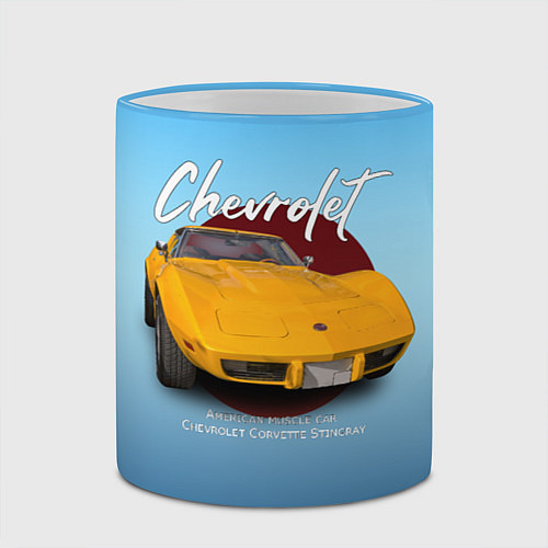 Кружка цветная Американский маслкар Chevrolet Corvette / 3D-Небесно-голубой кант – фото 2