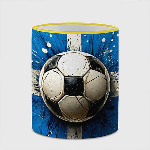 Кружка цветная Футбольный мяч на синем / 3D-Желтый кант – фото 2