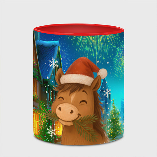 Кружка цветная Новогодняя лошадка жует елочные ветки / 3D-Белый + красный – фото 2