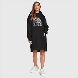 Женское худи-платье Жираф астронавт, цвет: черный — фото 2
