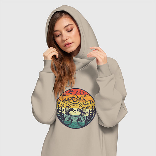 Женская толстовка-платье Ленивец турист путешествует с рюкзаком / Миндальный – фото 3