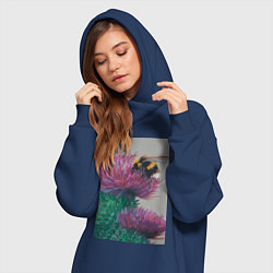 Женское худи-платье Мохнатый шмель на кактусе - живопись, цвет: тёмно-синий — фото 2