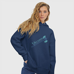 Толстовка оверсайз женская Valheim светлое лого с секирой, цвет: тёмно-синий — фото 2