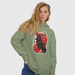 Толстовка оверсайз женская Чёрный волк и красные цветы, цвет: авокадо — фото 2