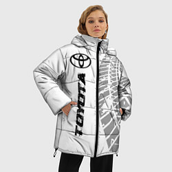 Куртка зимняя женская Toyota speed на светлом фоне со следами шин: по-ве, цвет: 3D-черный — фото 2