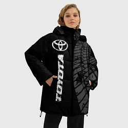 Куртка зимняя женская Toyota speed на темном фоне со следами шин: по-вер, цвет: 3D-черный — фото 2