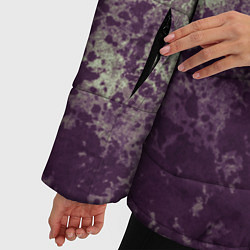 Куртка зимняя женская Абстракция - фиолетовые пятна на зеленом фоне, цвет: 3D-черный — фото 2