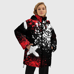 Куртка зимняя женская Тойота на фоне граффити и брызг красок, цвет: 3D-красный — фото 2