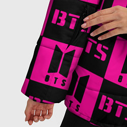 Куртка зимняя женская BTS pattern pink logo, цвет: 3D-красный — фото 2