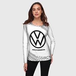 Лонгслив женский Volkswagen speed на светлом фоне со следами шин, цвет: 3D-принт — фото 2
