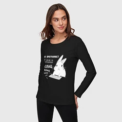 Лонгслив хлопковый женский Кролик программист - клацает, цвет: черный — фото 2