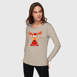 Лонгслив хлопковый женский Новогодний олень в свитере, цвет: миндальный — фото 2