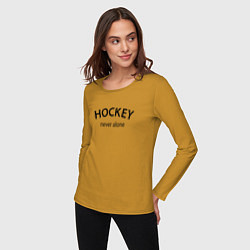 Лонгслив хлопковый женский Hockey never alone - motto, цвет: горчичный — фото 2