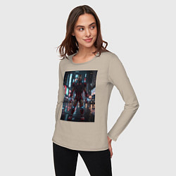 Лонгслив хлопковый женский Железный человек посреди ночного города, цвет: миндальный — фото 2